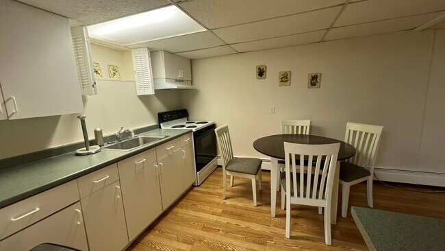 Foto del edificio - 102 Hillside Rd