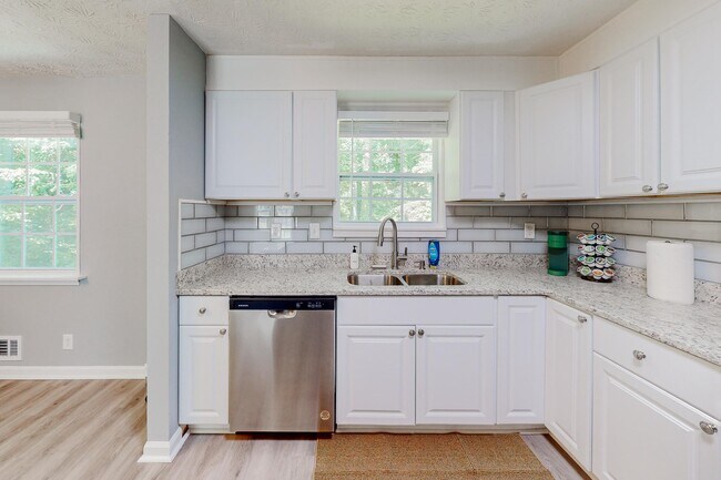 Foto del edificio - 1963 Overton Trl