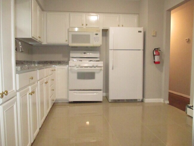 Building Photo - 400 Hulse Ave