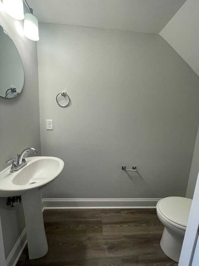 Foto del edificio - 3 Bedrooms, 2.5 Baths 2-story townhome
