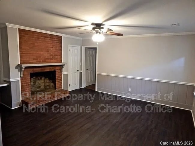 Building Photo - 227 N Sharon Amity Rd