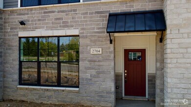 Building Photo - 2704 S Spurway Dr