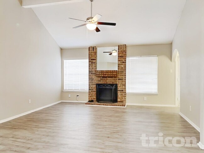 Foto del edificio - 4601 Greenwood Dr