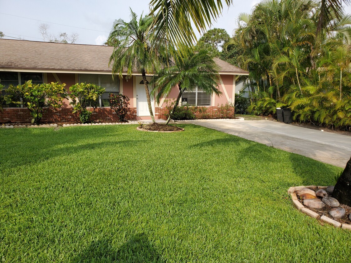 Vista de calle - 9192 SE Parkway Dr