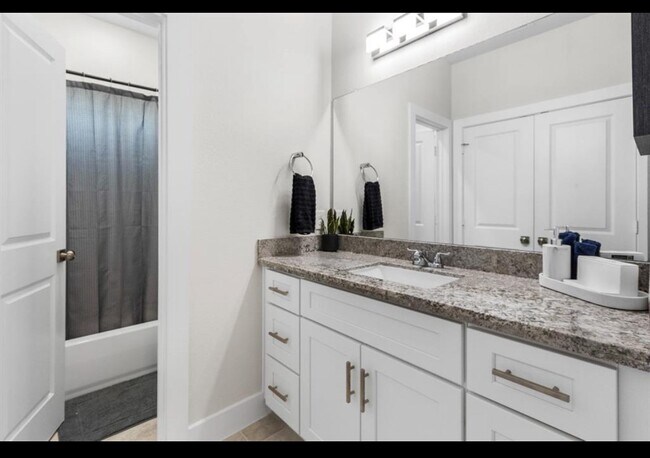 Foto del edificio - 4681 Bellfort Ave