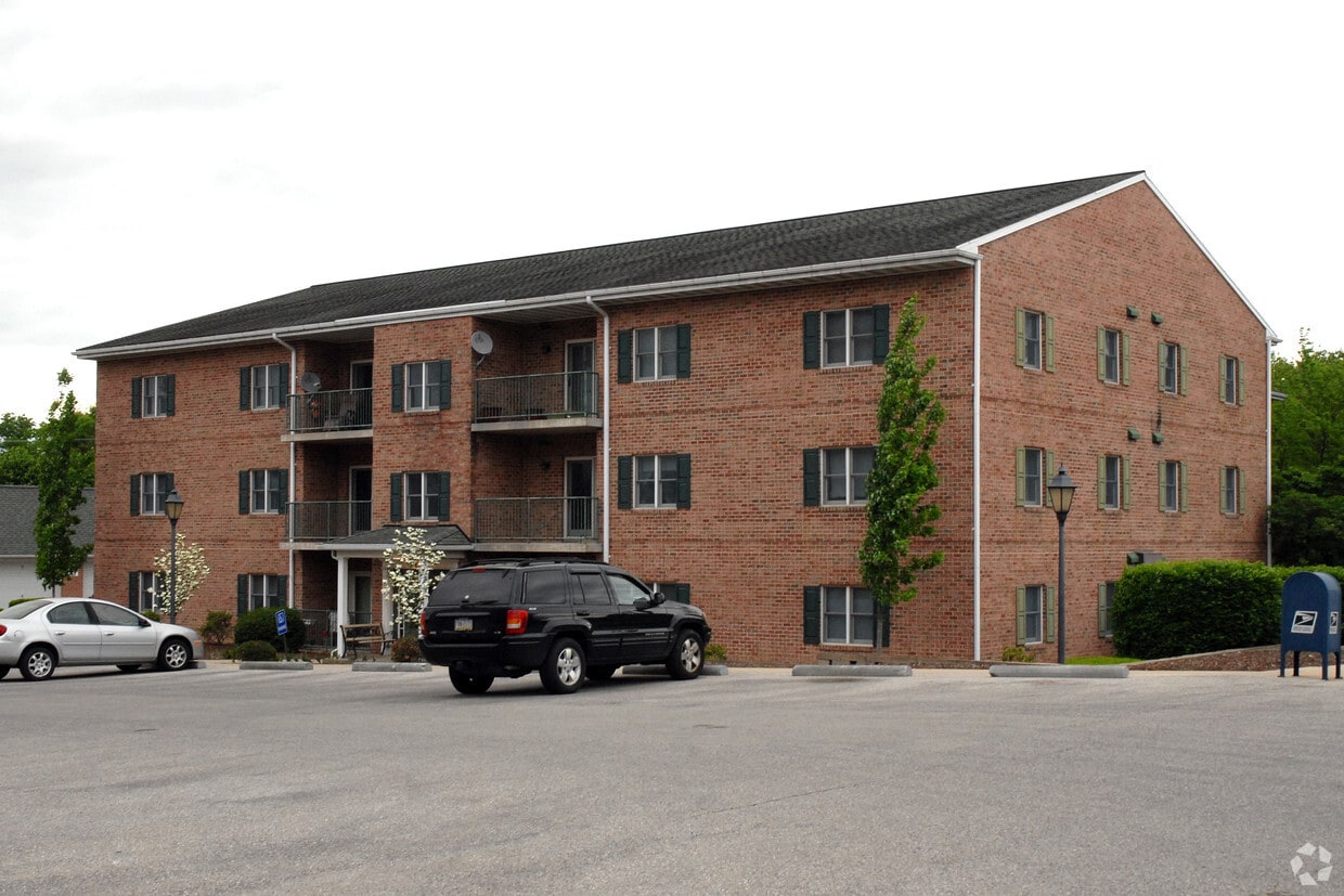Foto principal - 327 N Pine Ave