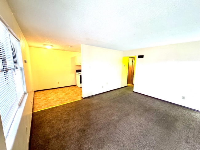 Building Photo - 913 Joliet Dr
