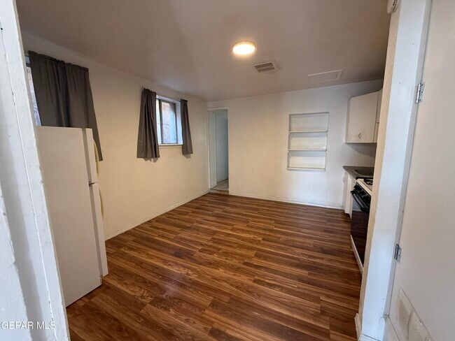 Foto del edificio - 1526 Yandell Dr