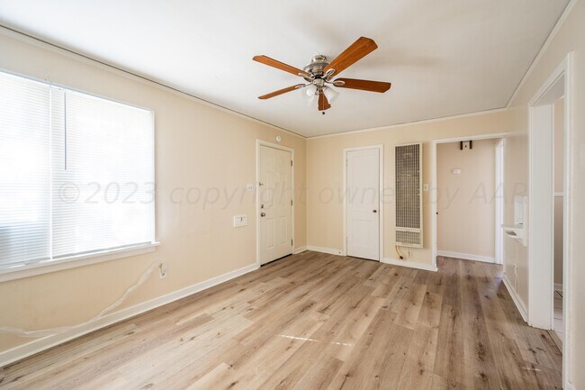 Building Photo - 1210 SW 10th Ave