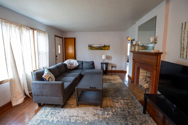 Foto del edificio - 1311 Paris Rd