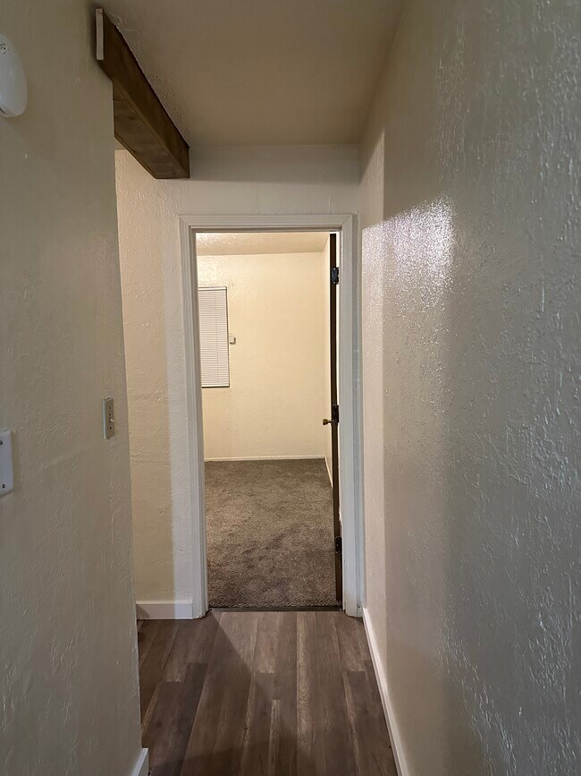 Building Photo - 2022 Isleta Blvd SW