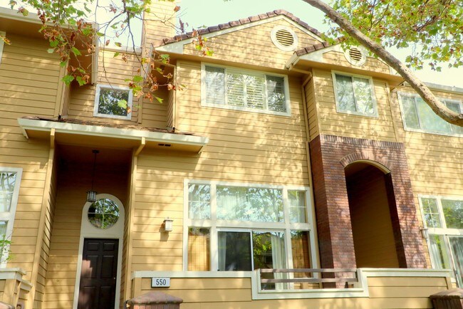 Foto del edificio - 550 Mill River Ln