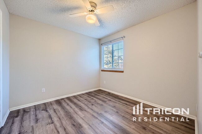 Building Photo - 995 Cobblestone Dr