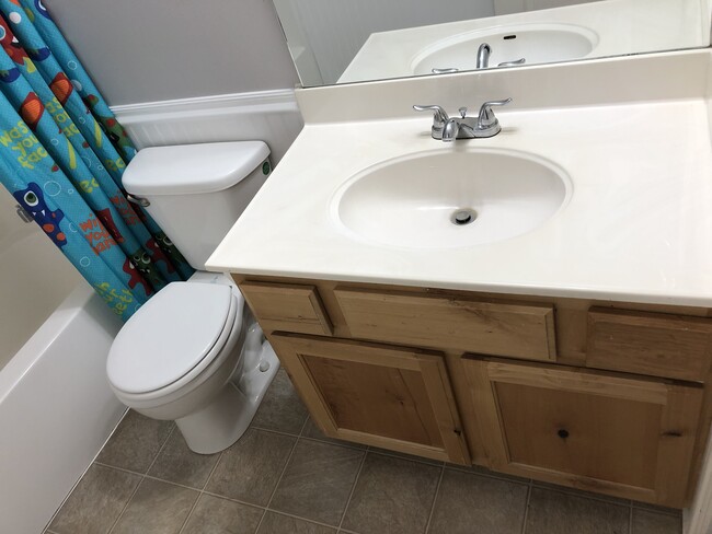 Bath2 - 1579 S 910 W