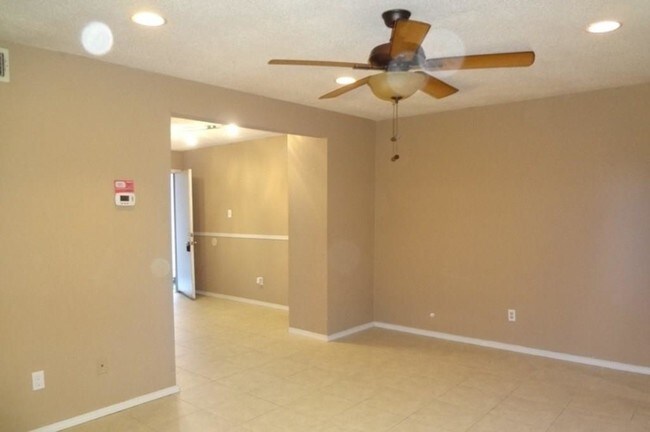 Foto del edificio - 12900 Walden Rd