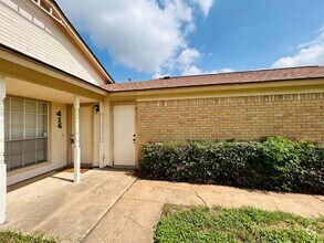 Building Photo - 416 Greenlawn Blvd