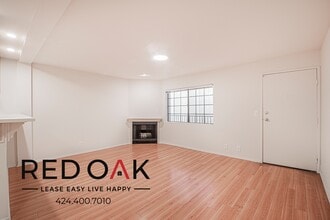 Building Photo - 4651 Cahuenga Blvd