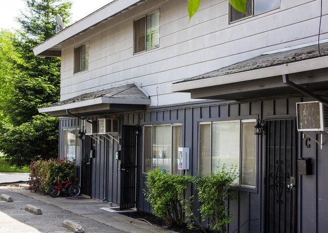 Foto del edificio - 264-268 Montrose Dr
