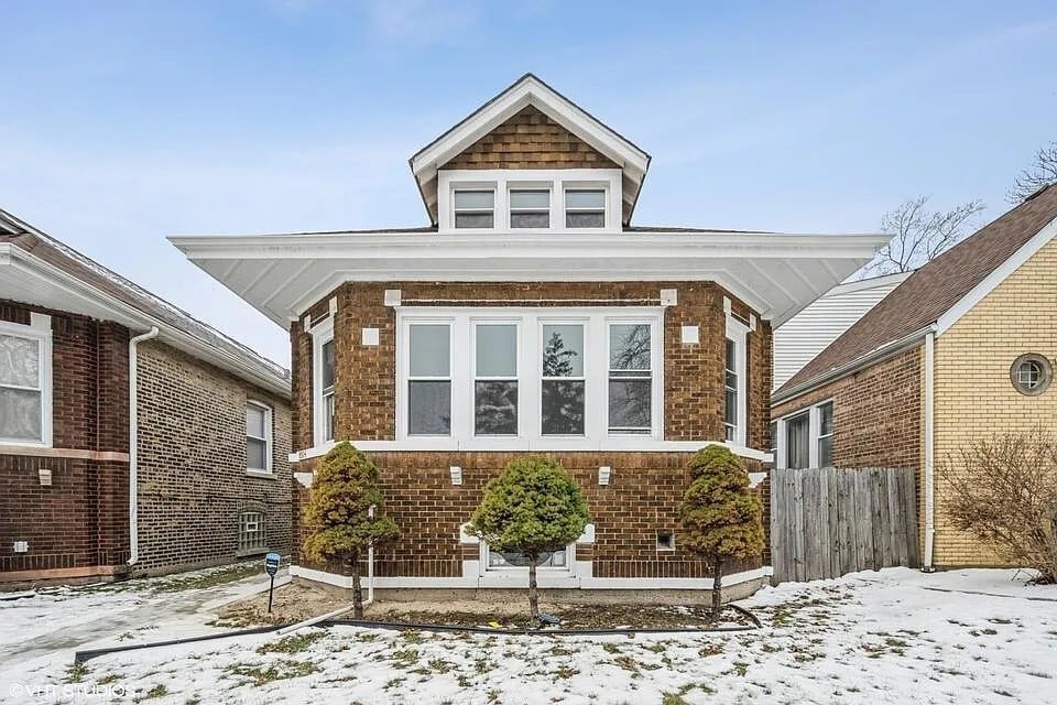 Foto principal - 8504 S Essex Ave