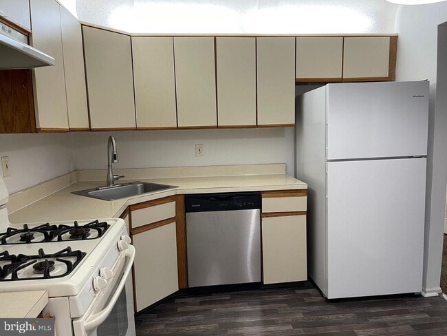 Building Photo - 17 Joyner Ct