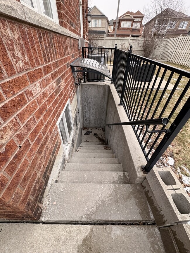 Building Photo - 116 Harbourtown Crescent