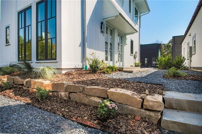 Foto del edificio - 135 Carlyle Ln