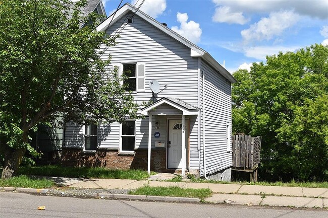Building Photo - 158 Oak St