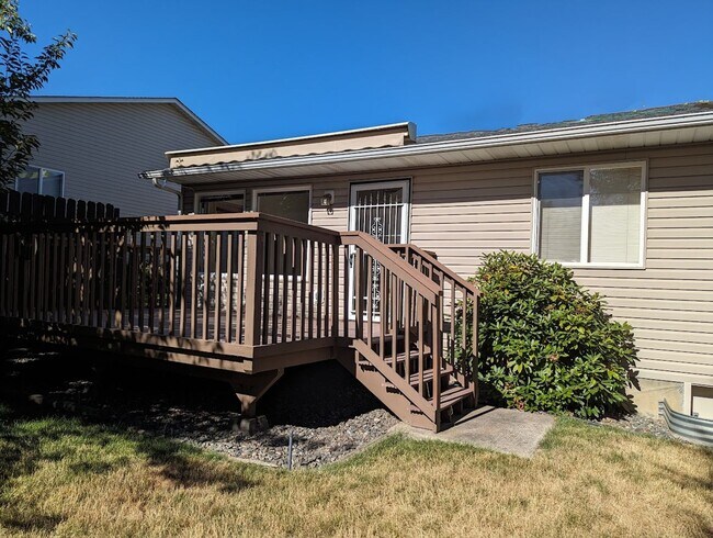 Foto del edificio - Beautiful Condo in Quiet Neighborhood - Small Pet Allowed