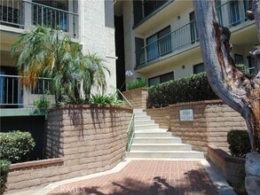 Building Photo - 2203 Apricot Dr