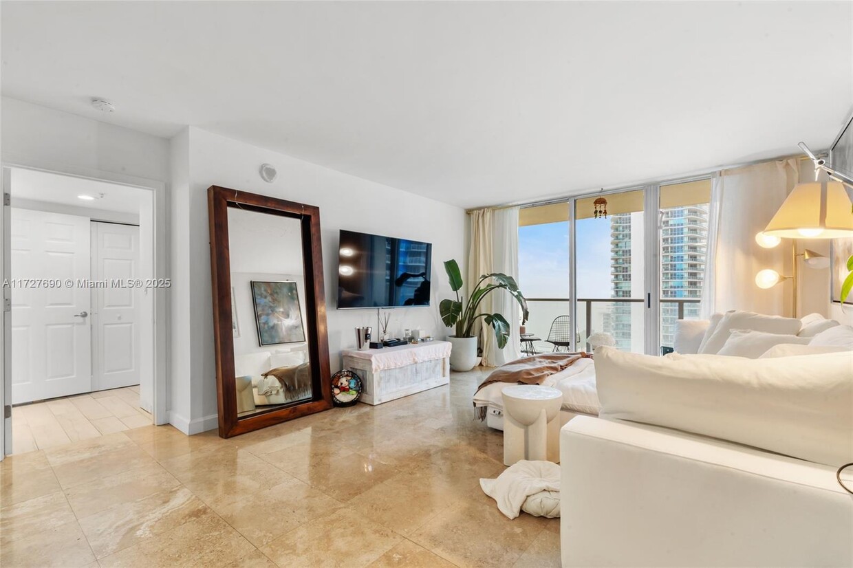 Foto principal - 1155 Brickell Bay Dr