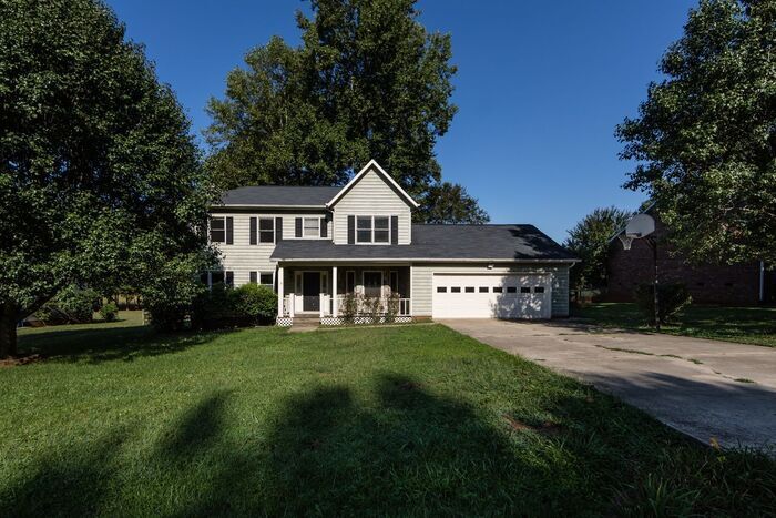 Foto principal - 3BD/1BA Home in Hickory