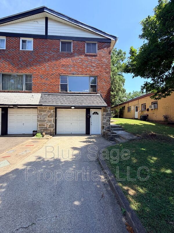 Building Photo - 205 Juniper Rd