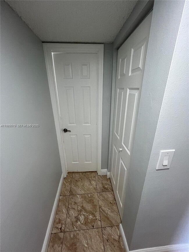 Foto del edificio - 1075 W 68th St