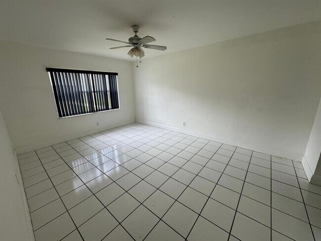 Foto del edificio - 5201 NW 18th St