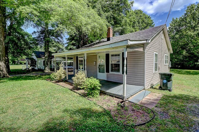 Foto del edificio - 300 Bates Ave