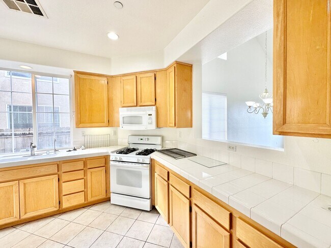 Building Photo - Beautiful Home in the Wonderful, Private, ...