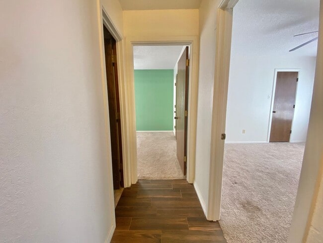 Foto del edificio - Pre leasing now for 4/01 move in.