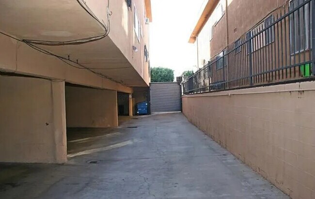 Foto del edificio - 114 N Eucalyptus Ave