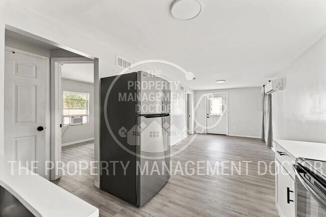 Foto del edificio - Welcome to 3/2 full renovated – Your Next Home Awaits in Jacksonville!