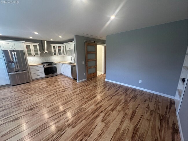 Building Photo - 65 Manor Dr