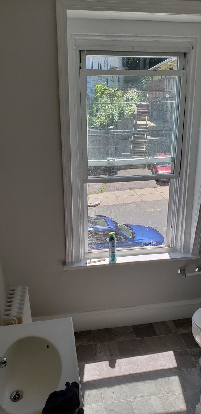 Building Photo - 172 Bigelow St