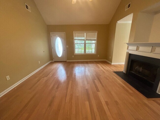 Foto del edificio - 208 Charles Towne Ct