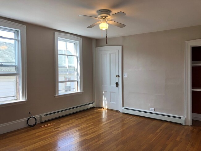 Foto del edificio - 126 Pleasant St