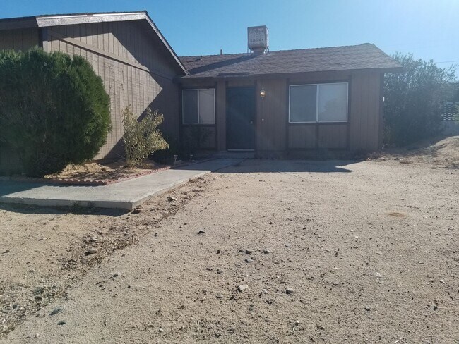 Building Photo - 3-bedroom 2-bath with garage