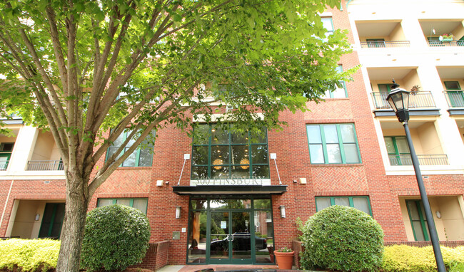 Foto del edificio - Awesome 1 Bedroom with extra storage inclu...
