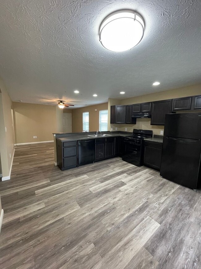 Foto del edificio - Single family home, with fenced in backyard!