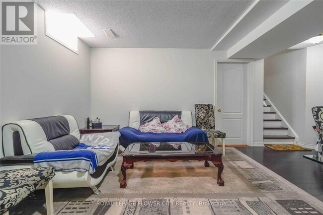 Building Photo - 77 Whitwell Dr