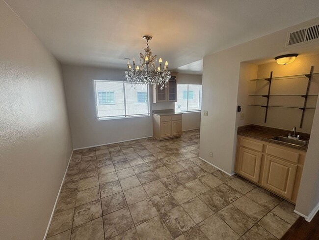 Foto del edificio - Beautiful 3-Bedroom Townhome in Chatsworth!