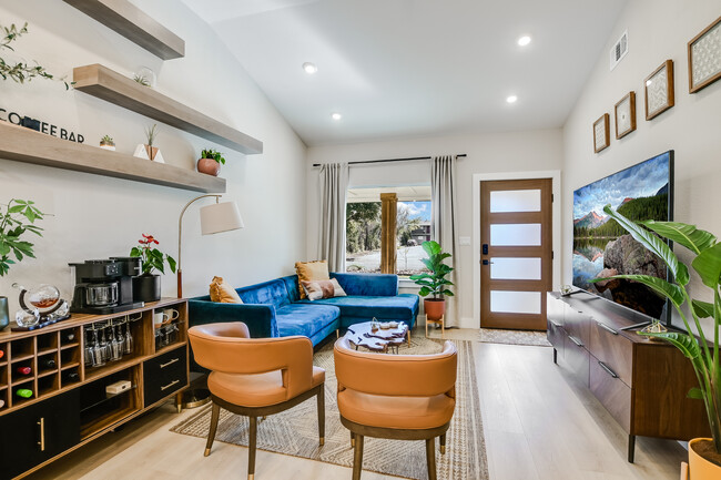 Foto del edificio - 807 E 13th St