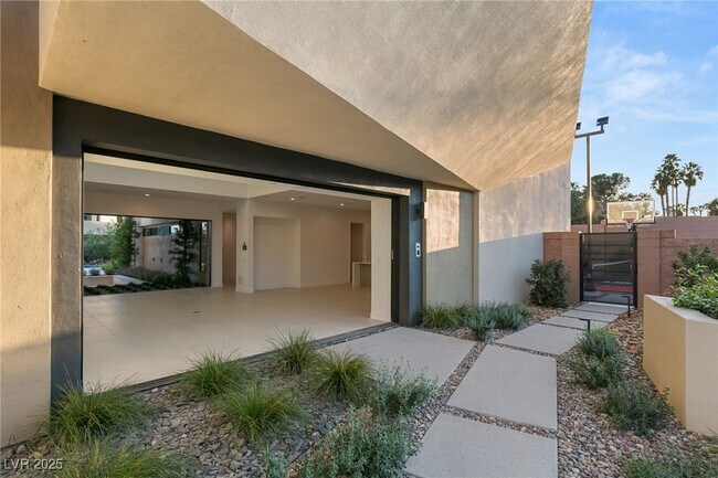 Foto del edificio - 7385 Heron Cyn Ct